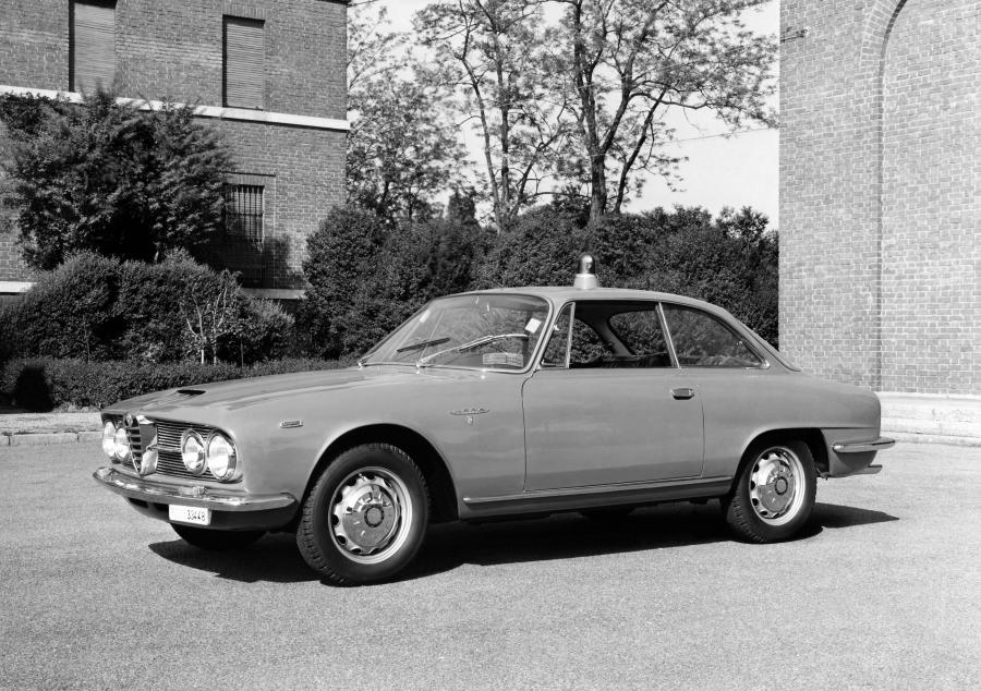  Alfa Romeo 2600 Sprint Polizia (106) 1962 года  (фото 1 из 1)